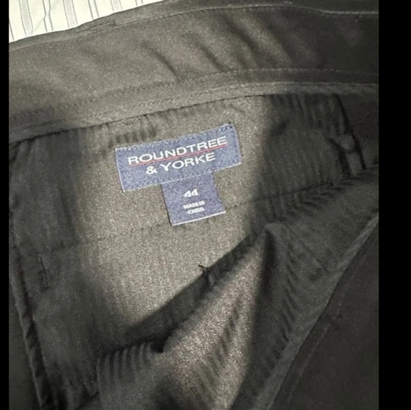 NWOT mens casual roundtree and yorke shorts size 44 black - Picture 3 of 3